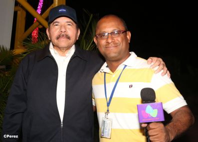 Presidente Daniel recibe de la selección nicaragüense de fútbol la Antorcha de la Independencia y la Unidad Centroamericana