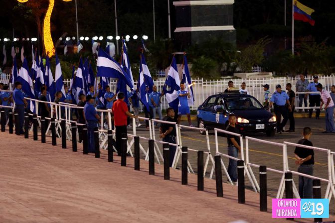 Presidente Daniel recibe de la selección nicaragüense de fútbol la Antorcha de la Independencia y la Unidad Centroamericana