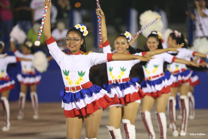 Presidente Daniel y Compañera Rosario participan del Desfile Patrio 2015