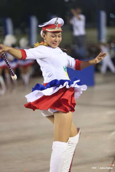 Presidente Daniel y Compañera Rosario participan del Desfile Patrio 2015