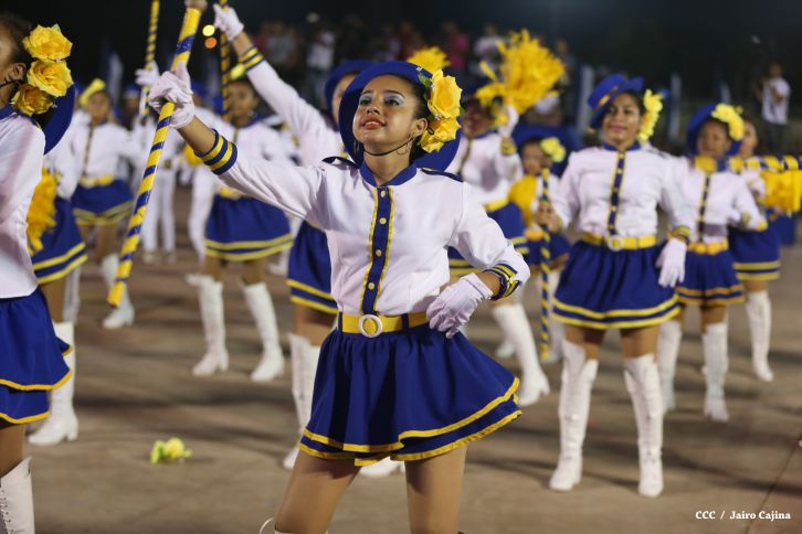Presidente Daniel y Compañera Rosario participan del Desfile Patrio 2015