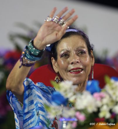 Presidente Daniel y Compañera Rosario participan del Desfile Patrio 2015