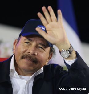 Presidente Daniel y Compañera Rosario participan del Desfile Patrio 2015