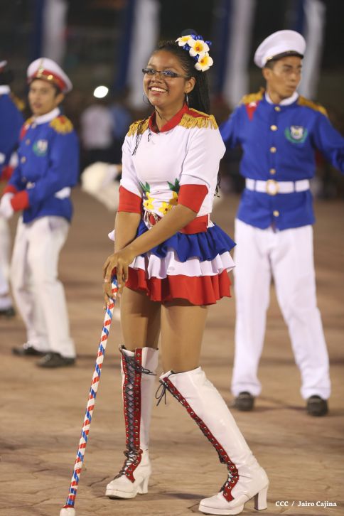 Presidente Daniel y Compañera Rosario participan del Desfile Patrio 2015