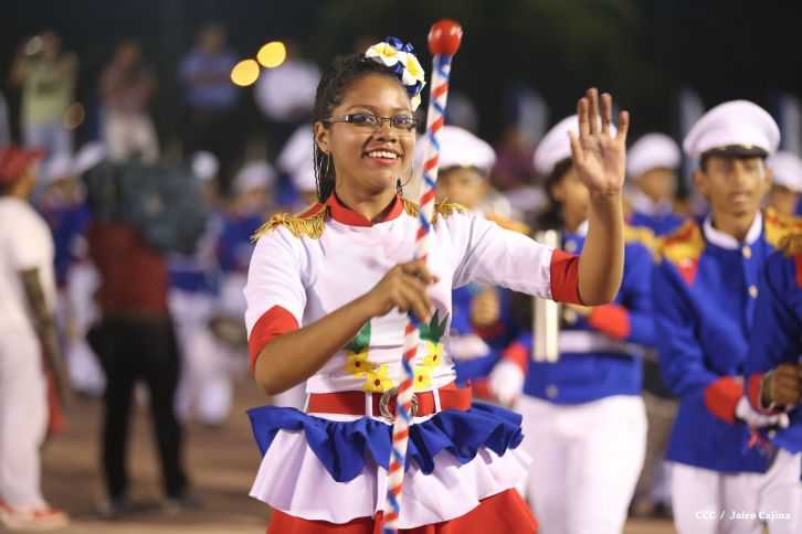 Presidente Daniel y Compañera Rosario participan del Desfile Patrio 2015