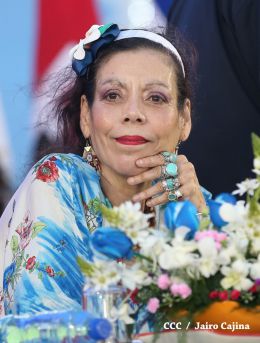 Presidente Daniel y Compañera Rosario participan del Desfile Patrio 2015