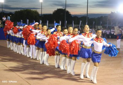 Presidente Daniel y Compañera Rosario participan del Desfile Patrio 2015