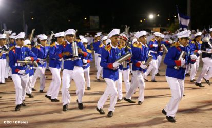 Presidente Daniel y Compañera Rosario participan del Desfile Patrio 2015