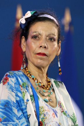 Presidente Daniel y Compañera Rosario participan del Desfile Patrio 2015