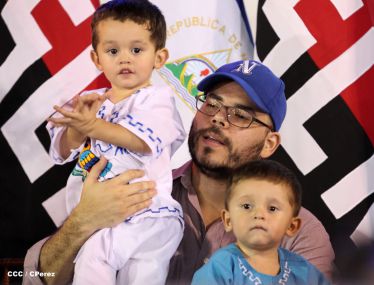 Presidente Daniel y Compañera Rosario participan del Desfile Patrio 2015