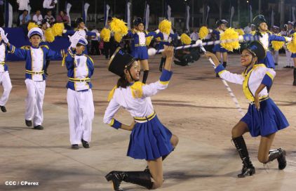Presidente Daniel y Compañera Rosario participan del Desfile Patrio 2015