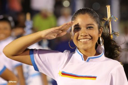 Presidente Daniel y Compañera Rosario participan del Desfile Patrio 2015