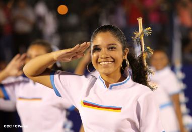 Presidente Daniel y Compañera Rosario participan del Desfile Patrio 2015