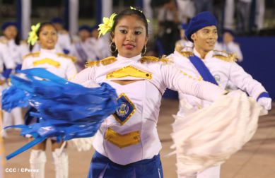Presidente Daniel y Compañera Rosario participan del Desfile Patrio 2015