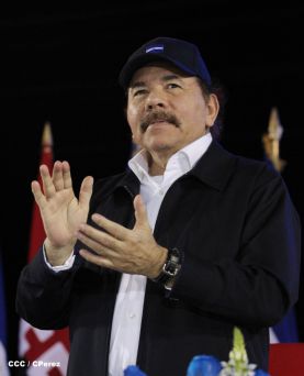 Presidente Daniel y Compañera Rosario participan del Desfile Patrio 2015