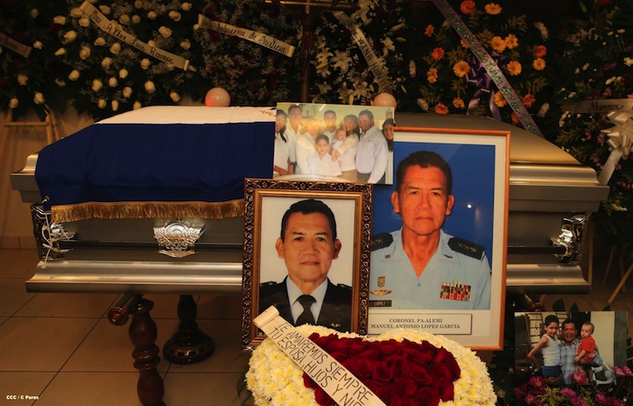 Vela de los Coroneles Manuel López García y Chester Porfirio Vargas