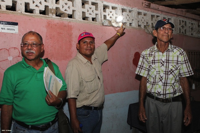 Luz eléctrica llega a comunidad La Palanca de Mateare