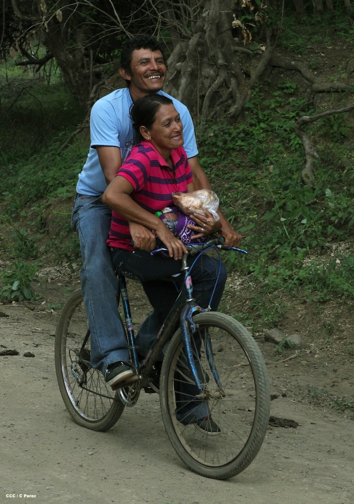 Luz eléctrica llega a comunidad La Palanca de Mateare