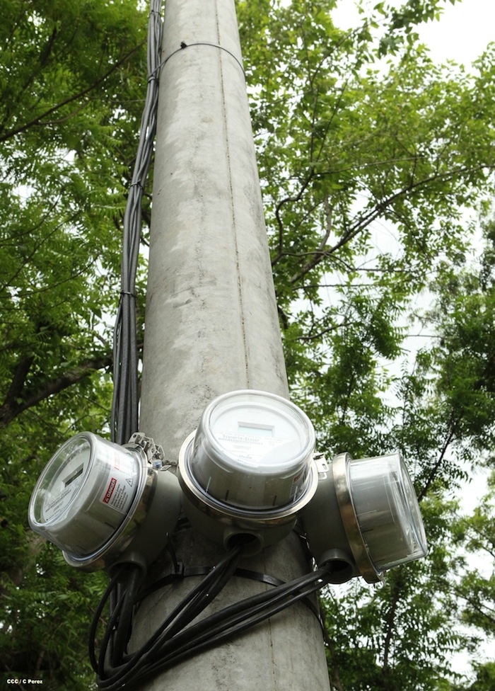 Luz eléctrica llega a comunidad La Palanca de Mateare