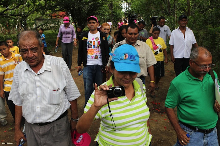 Luz eléctrica llega a comunidad La Palanca de Mateare