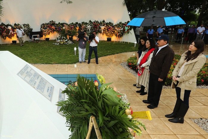 Daniel y Rosario conmemoran 77 Natalicio del Comandante Carlos Fonseca Amador