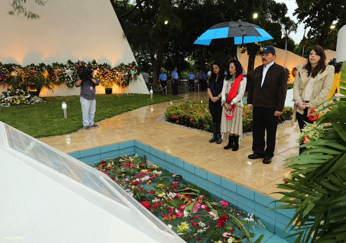 Daniel y Rosario conmemoran 77 Natalicio del Comandante Carlos Fonseca Amador