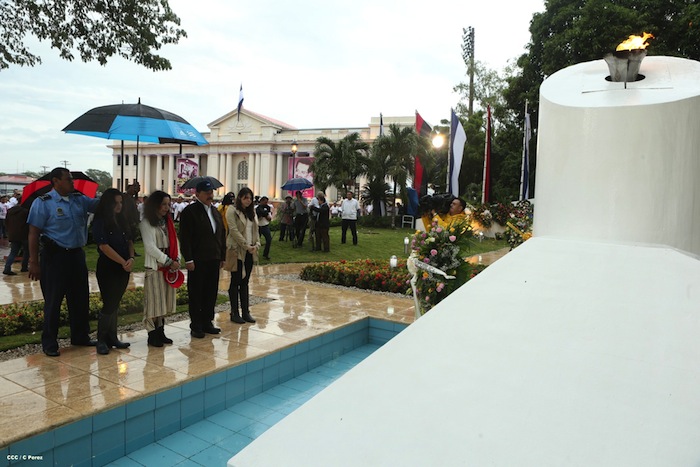 Daniel y Rosario conmemoran 77 Natalicio del Comandante Carlos Fonseca Amador