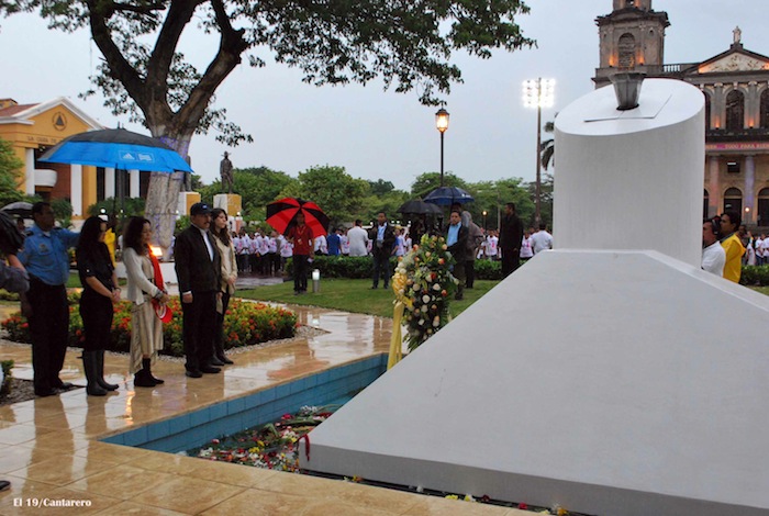 Daniel y Rosario conmemoran 77 Natalicio del Comandante Carlos Fonseca Amador