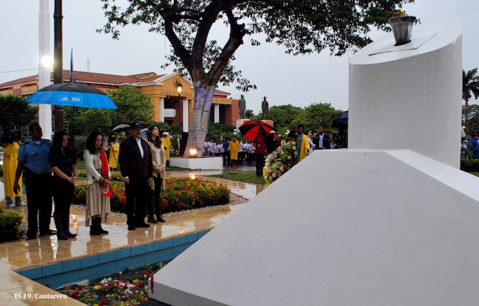 Daniel y Rosario conmemoran 77 Natalicio del Comandante Carlos Fonseca Amador