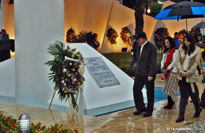 Daniel y Rosario conmemoran 77 Natalicio del Comandante Carlos Fonseca Amador