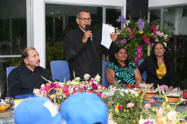 Daniel abandera a atletas que participarán en Juegos Mundiales Indígenas y en el Panamericano de Béisbol Infantil AA