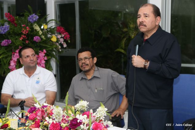 Daniel abandera a atletas que participarán en Juegos Mundiales Indígenas y en el Panamericano de Béisbol Infantil AA