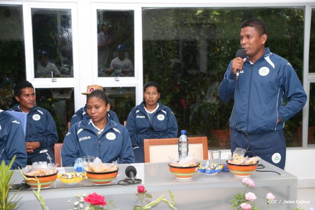 Daniel abandera a atletas que participarán en Juegos Mundiales Indígenas y en el Panamericano de Béisbol Infantil AA