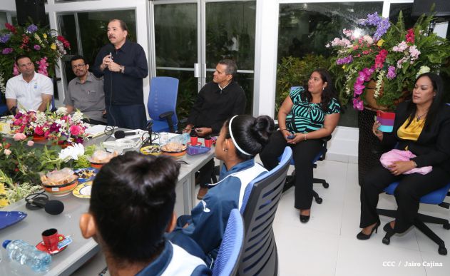 Daniel abandera a atletas que participarán en Juegos Mundiales Indígenas y en el Panamericano de Béisbol Infantil AA