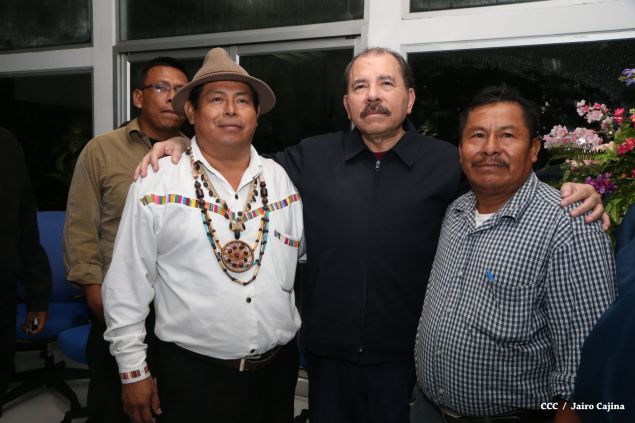 Daniel abandera a atletas que participarán en Juegos Mundiales Indígenas y en el Panamericano de Béisbol Infantil AA