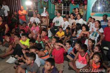 Celebran familiares, amigos y vecinos, la Gran Victoria de Román "Chocolatito" González