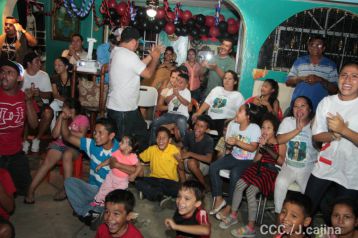 Celebran familiares, amigos y vecinos, la Gran Victoria de Román "Chocolatito" González