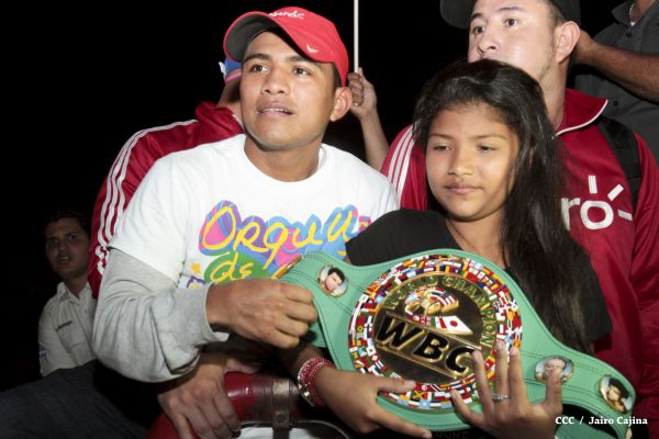 Chocolatito retorna a Nicaragua tras su histórica y contundente victoria ante Brian Viloria