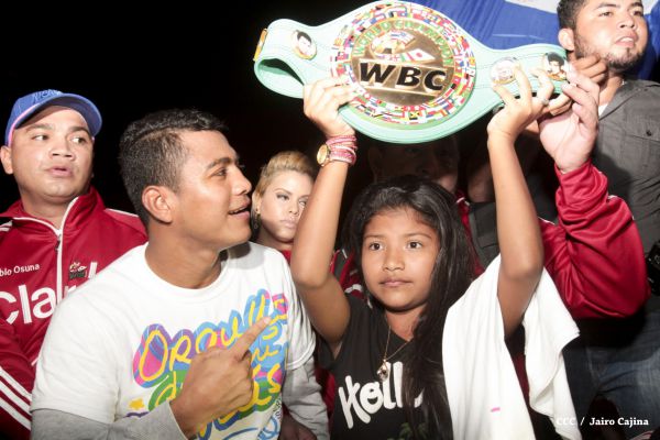 Chocolatito retorna a Nicaragua tras su histórica y contundente victoria ante Brian Viloria