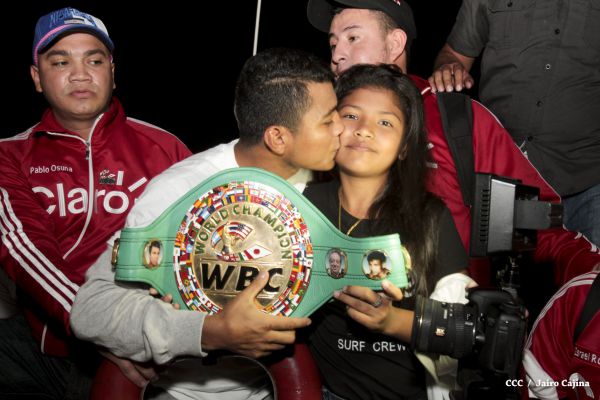Chocolatito retorna a Nicaragua tras su histórica y contundente victoria ante Brian Viloria