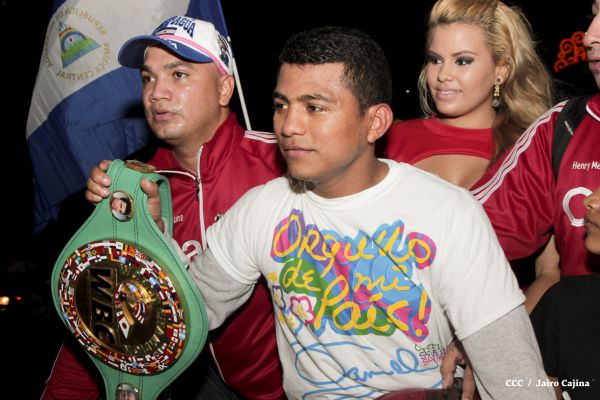 Chocolatito retorna a Nicaragua tras su histórica y contundente victoria ante Brian Viloria