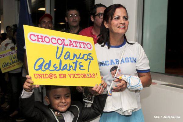 Chocolatito retorna a Nicaragua tras su histórica y contundente victoria ante Brian Viloria