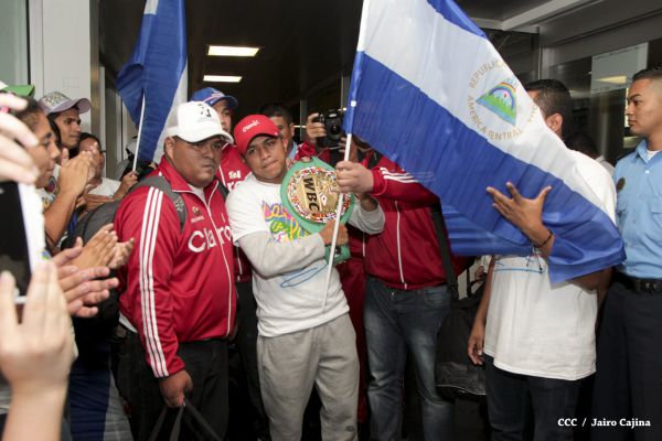 Chocolatito retorna a Nicaragua tras su histórica y contundente victoria ante Brian Viloria