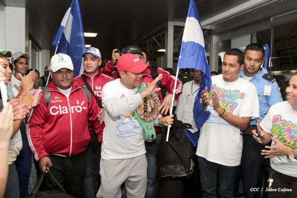 Chocolatito retorna a Nicaragua tras su histórica y contundente victoria ante Brian Viloria