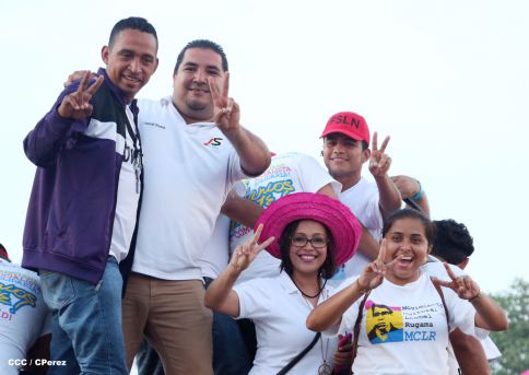 Chocolatito participa en Caminata por el Trabajo y la Paz