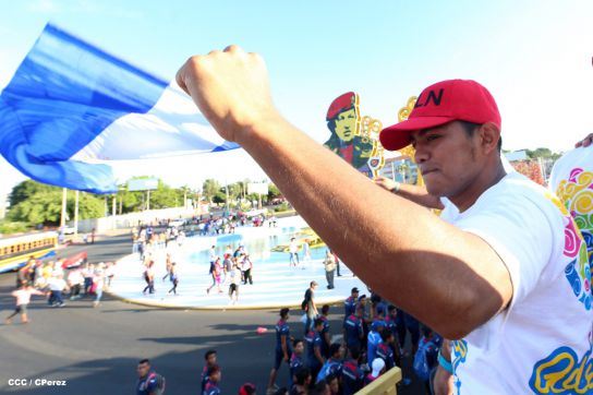 Chocolatito participa en Caminata por el Trabajo y la Paz