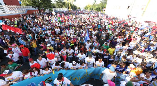 Chocolatito participa en Caminata por el Trabajo y la Paz