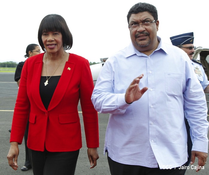 Arriba primera ministra de Jamaica