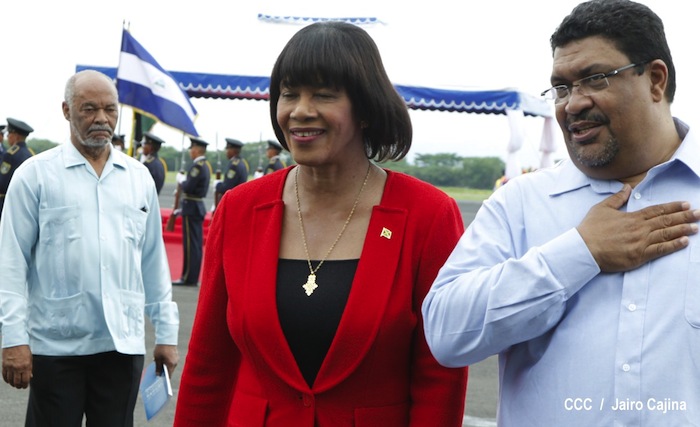 Arriba primera ministra de Jamaica