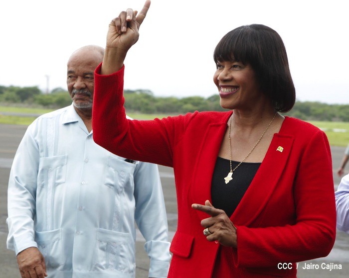 Arriba primera ministra de Jamaica